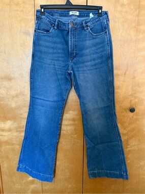 Wrangler Western Retro Medium Wash High-Rise Trouser Flare Jeans Women Size  32
